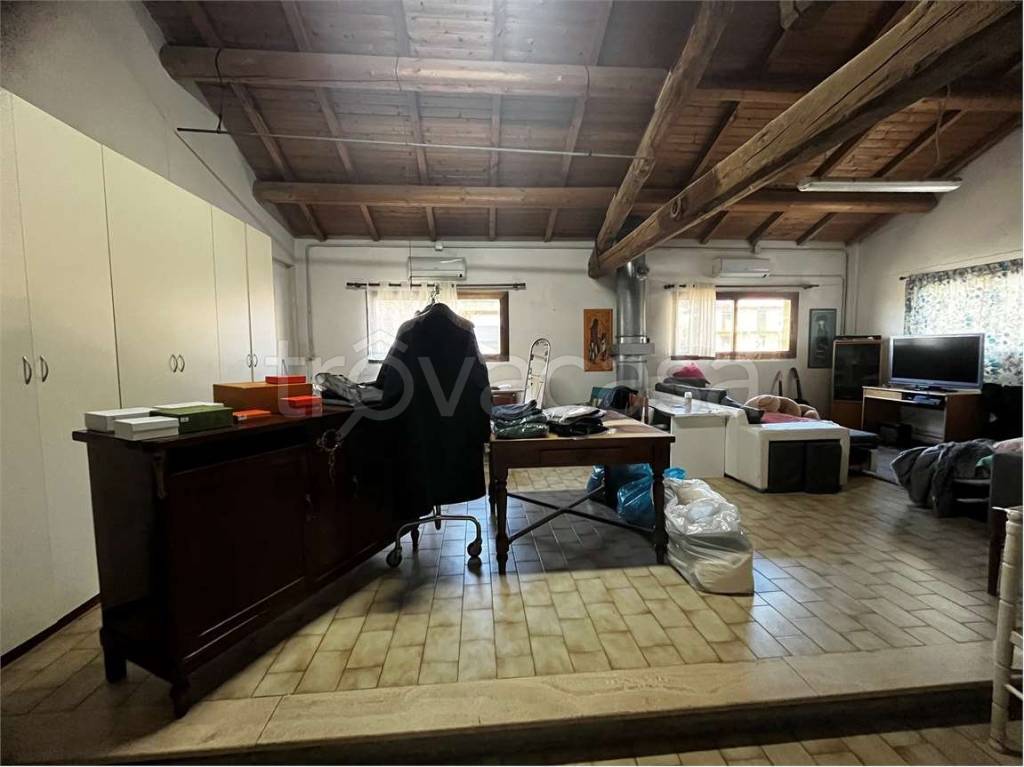 negozio in vendita a Modena in zona Madonnina / Quattro Ville