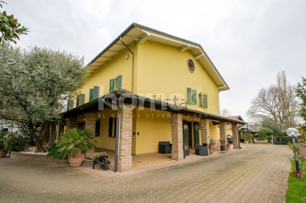 casa indipendente in vendita a Modena in zona San Faustino