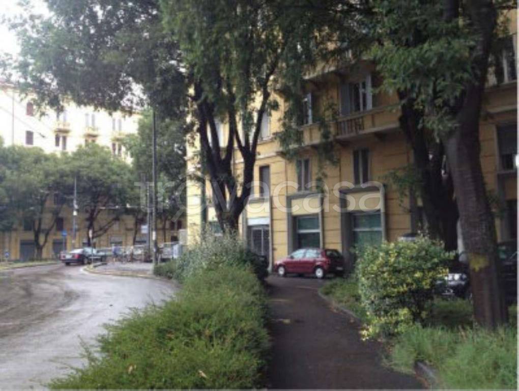 negozio in vendita a Modena in zona Crocetta