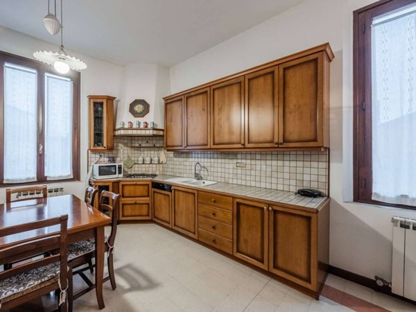 appartamento in vendita a Modena in zona Centro Storico