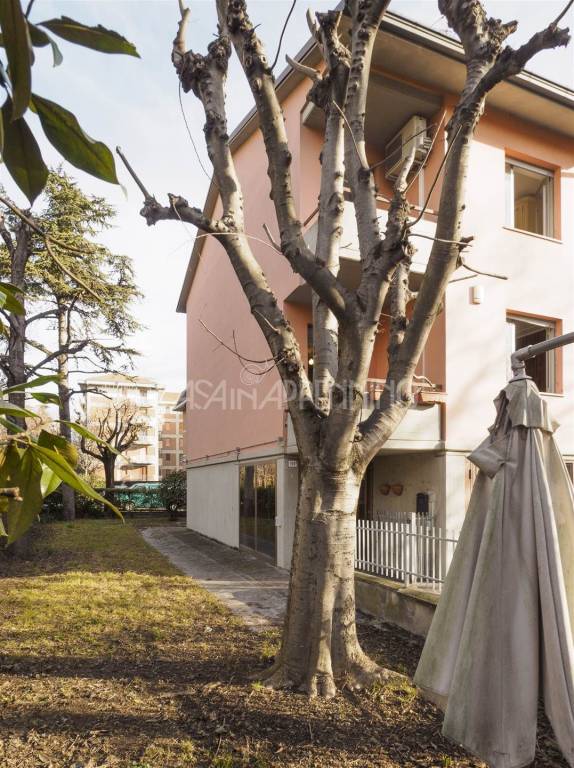 casa indipendente in vendita a Modena in zona San Faustino