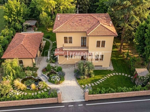 casa indipendente in vendita a Modena in zona San Damaso