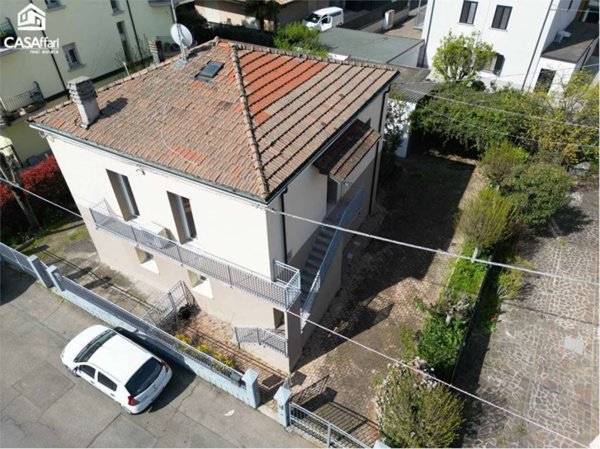 appartamento in vendita a Modena in zona Amendola