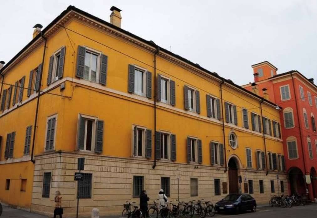 appartamento in vendita a Modena in zona Centro Storico
