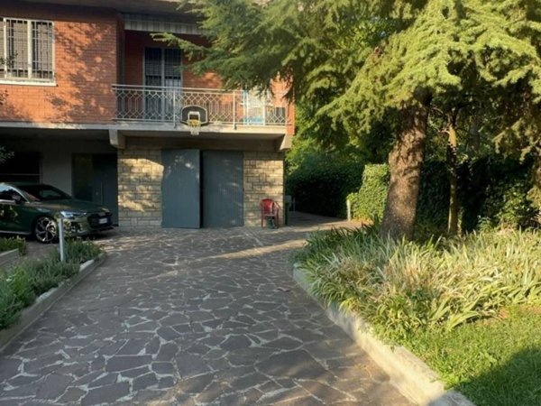 casa indipendente in vendita a Modena in zona Cognento