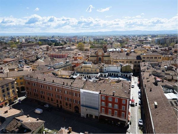 appartamento in vendita a Modena in zona Centro Storico