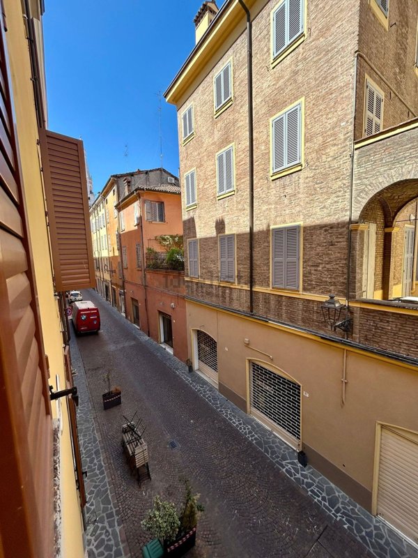 appartamento in vendita a Modena in zona Centro Storico