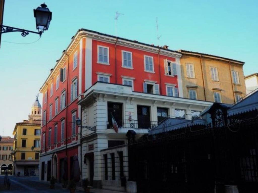 negozio in vendita a Modena in zona Centro Storico
