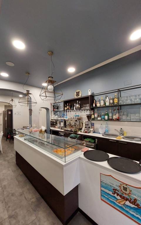 negozio in vendita a Modena in zona Centro Storico