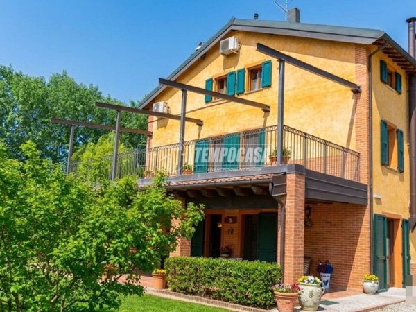 casa indipendente in vendita a Modena in zona Paganine