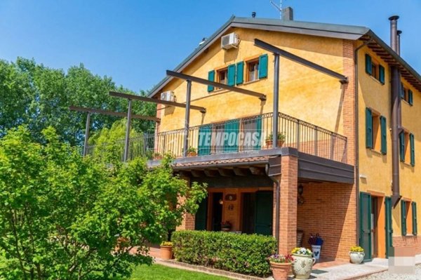 casa indipendente in vendita a Modena in zona Paganine