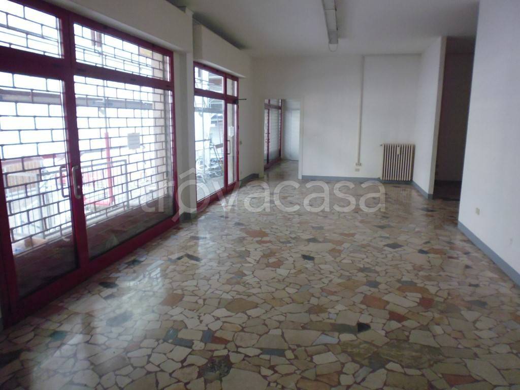 negozio in vendita a Modena