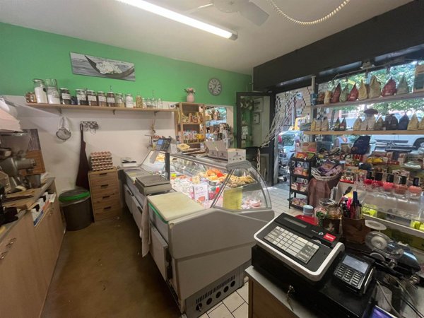 negozio in vendita a Modena in zona Crocetta