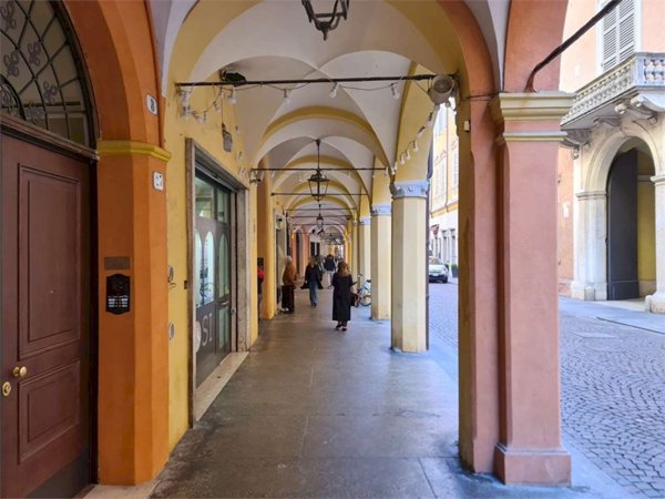 appartamento in vendita a Modena in zona Centro Storico
