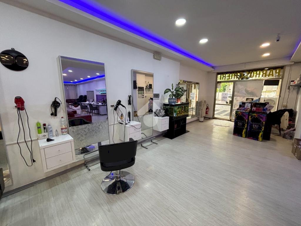 negozio in vendita a Modena in zona San Faustino