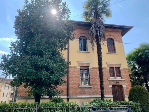casa indipendente in vendita a Modena in zona Buon Pastore