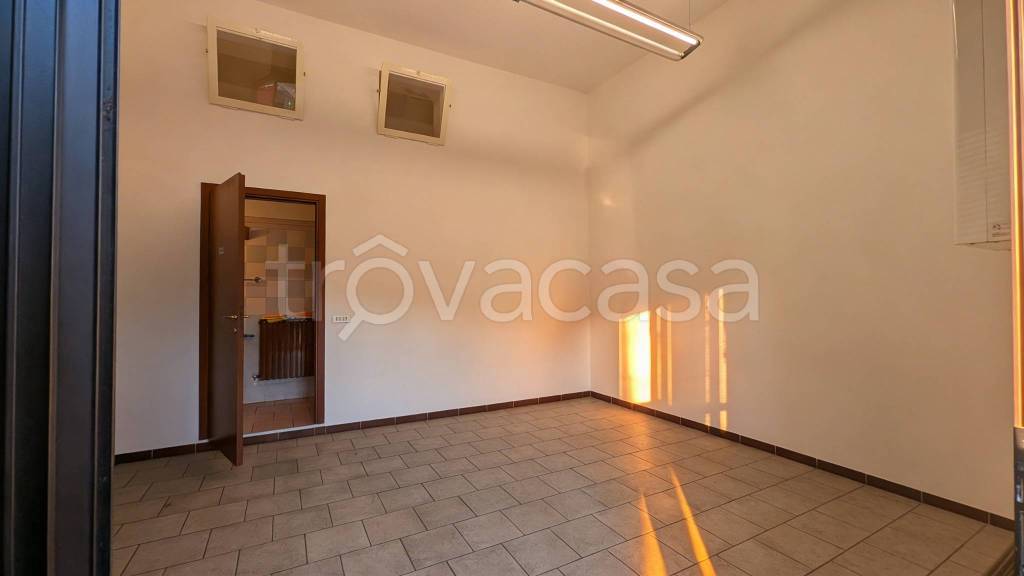 negozio in vendita a Modena in zona Crocetta