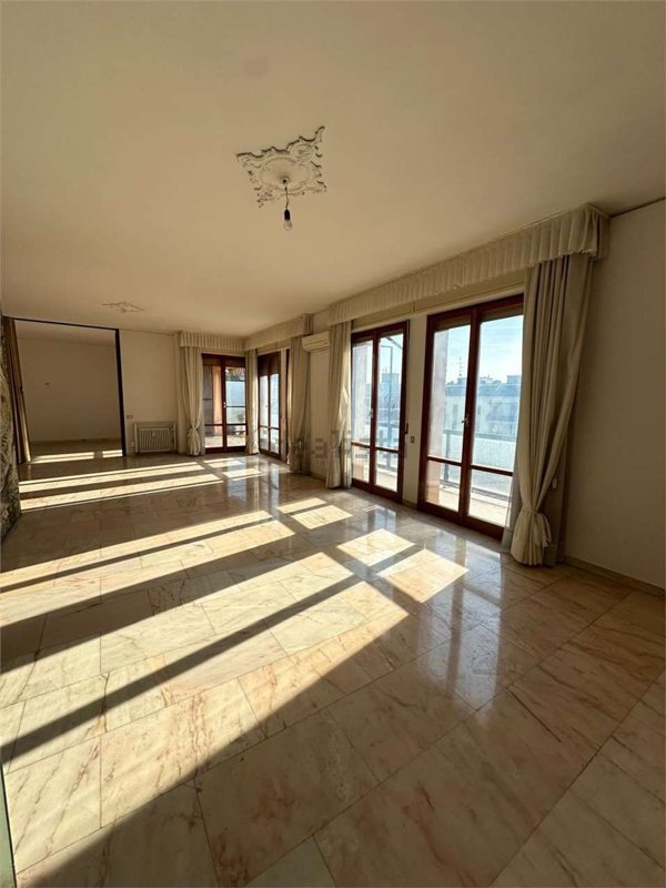 appartamento in vendita a Modena in zona San Lazzaro / Modena Est