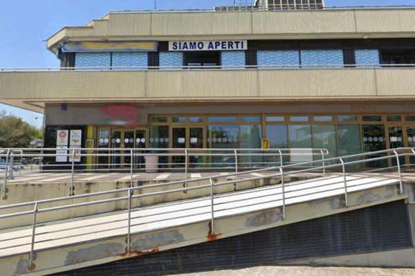 negozio in vendita a Modena in zona San Faustino