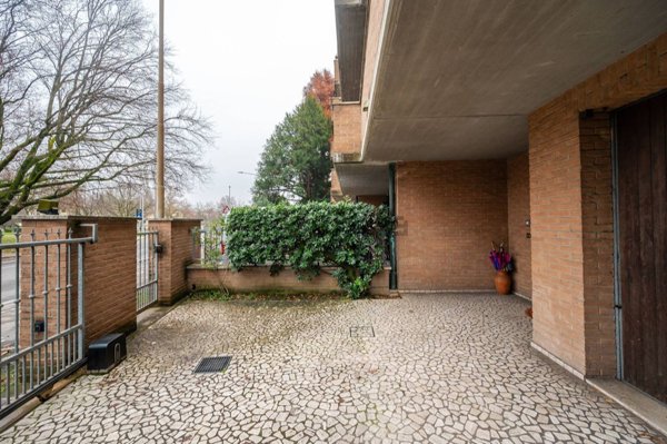 casa indipendente in vendita a Modena in zona Amendola