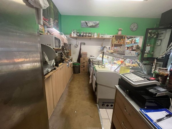 negozio in vendita a Modena in zona Crocetta