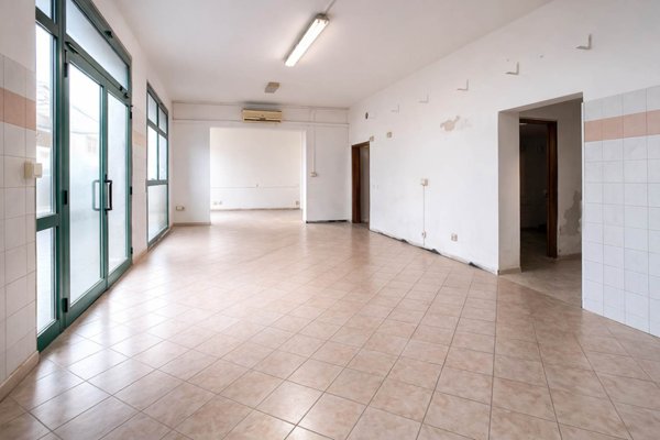 negozio in vendita a Modena in zona San Lazzaro / Modena Est