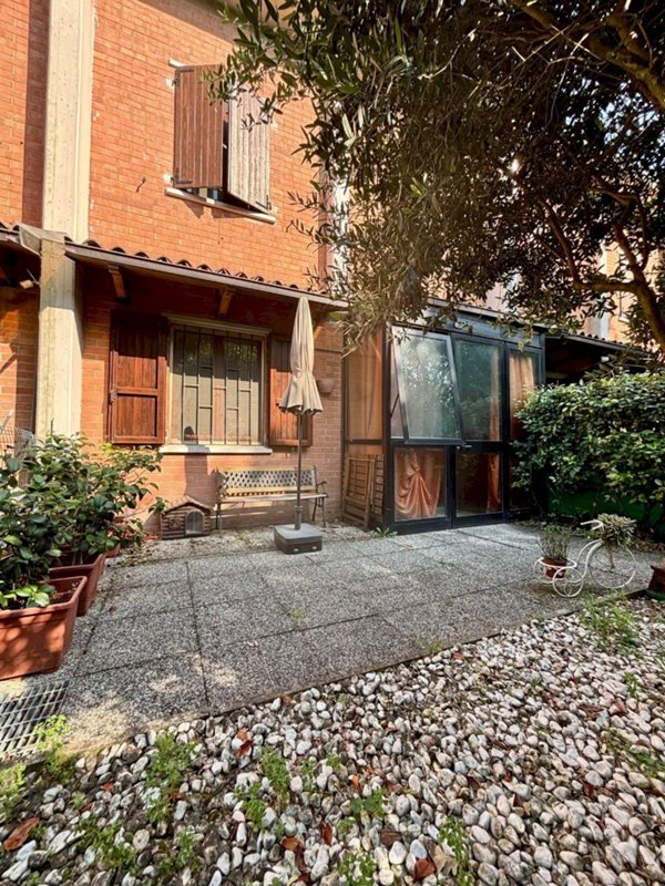 casa indipendente in vendita a Modena in zona Albareto