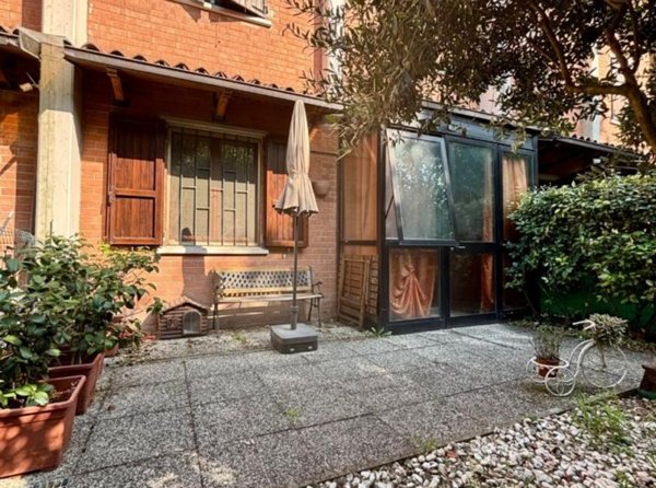 casa indipendente in vendita a Modena in zona Albareto