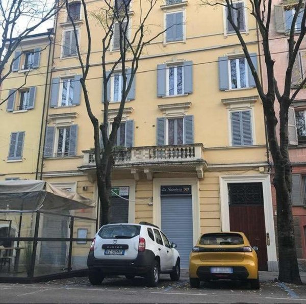 negozio in vendita a Modena in zona Centro Storico