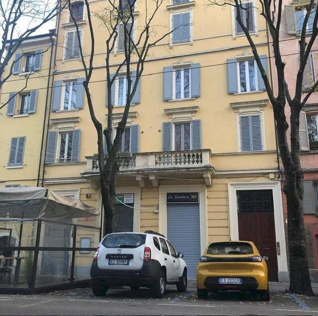 negozio in vendita a Modena in zona Centro Storico