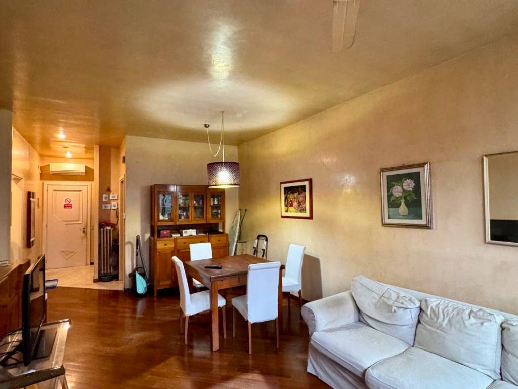 appartamento in vendita a Modena in zona Madonnina / Quattro Ville