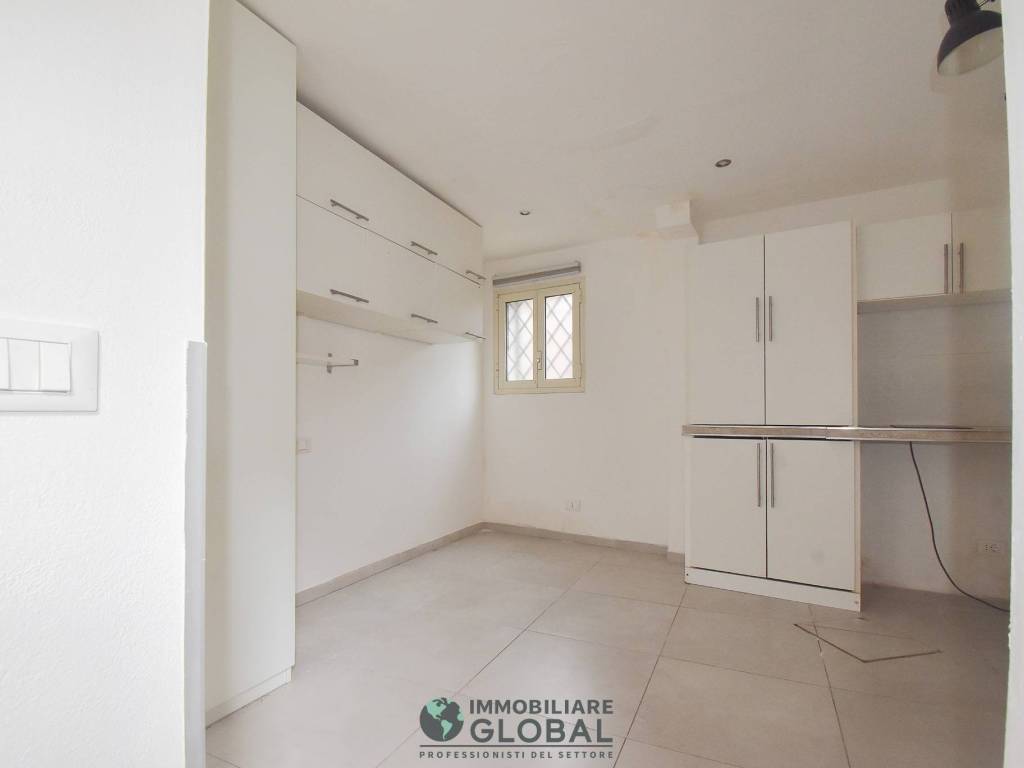 locale commerciale in vendita a Modena in zona Madonnina / Quattro Ville