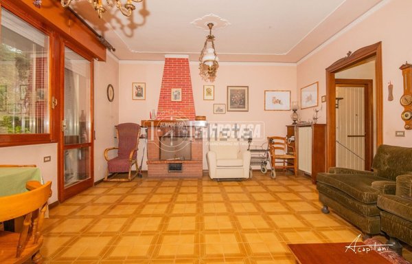 casa indipendente in vendita a Modena in zona Amendola