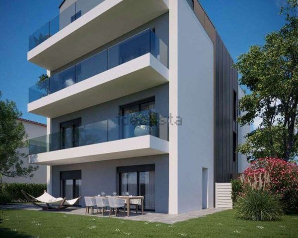 appartamento in vendita a Modena in zona Amendola