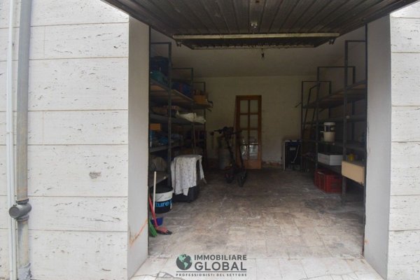 appartamento in vendita a Modena in zona Amendola