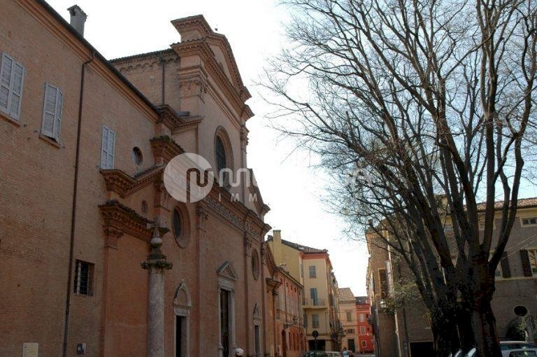appartamento in vendita a Modena in zona Centro Storico