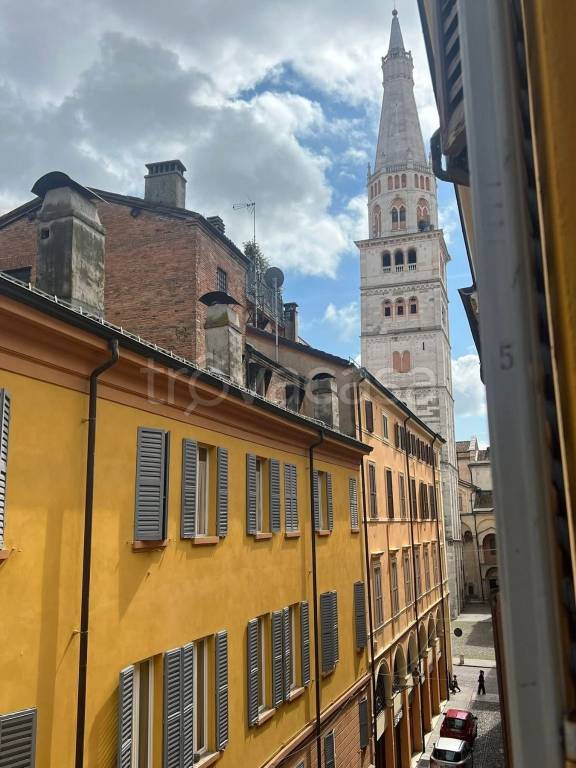 appartamento in vendita a Modena in zona Centro Storico