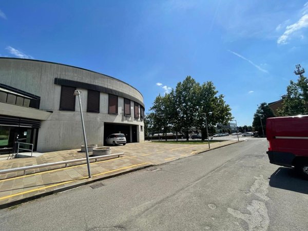 ufficio in vendita a Modena in zona Crocetta
