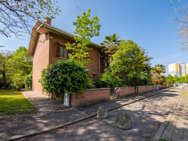 casa indipendente in vendita a Modena in zona Sant'Agnese
