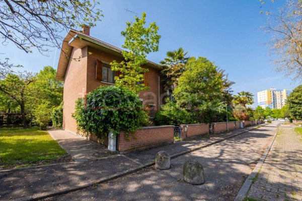 casa indipendente in vendita a Modena in zona Sant'Agnese