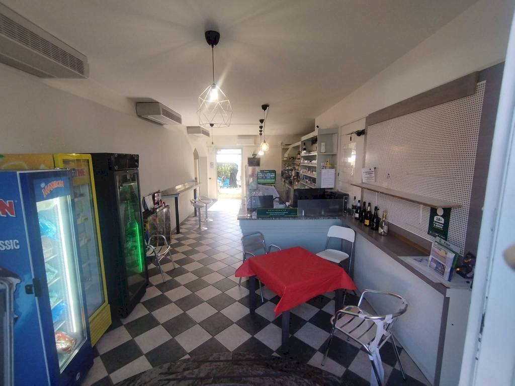 negozio in vendita a Modena in zona San Lazzaro / Modena Est