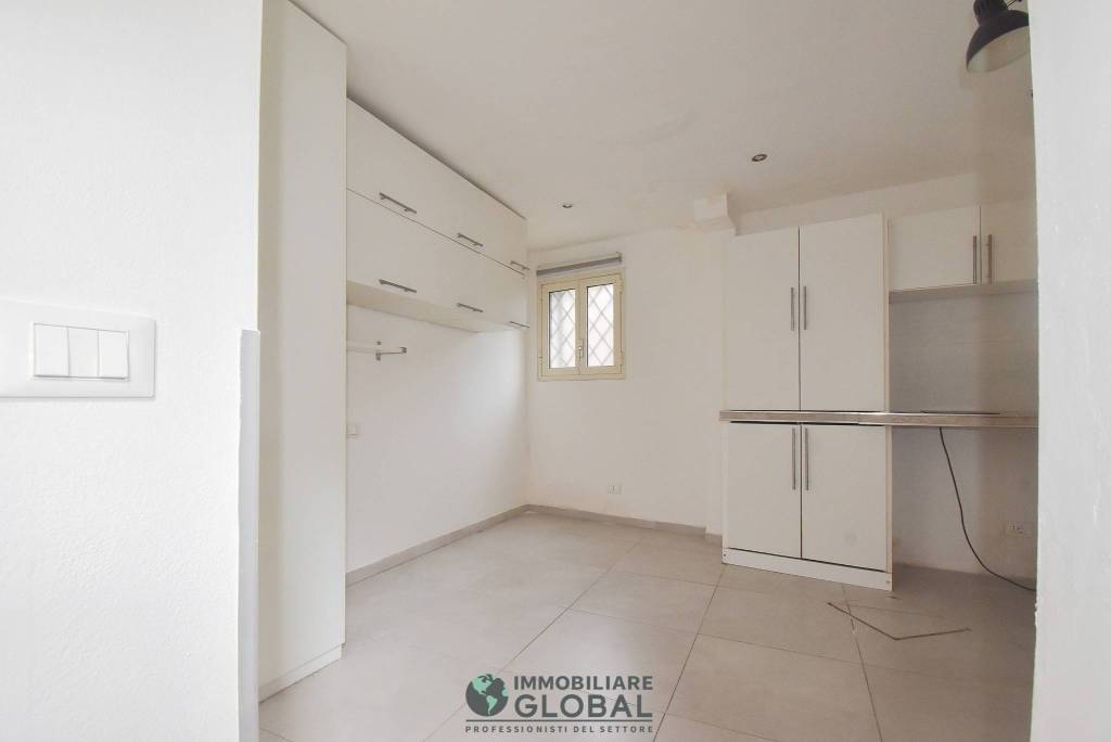 locale di sgombero in vendita a Modena in zona San Cataldo