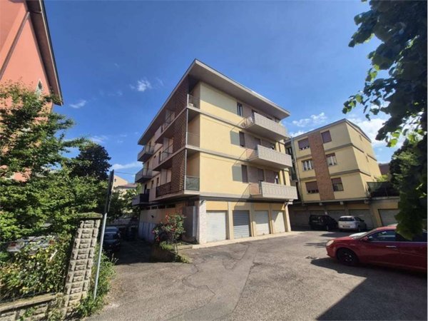 appartamento in vendita a Modena in zona Madonnina / Quattro Ville