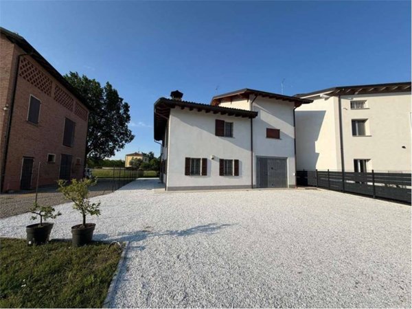 casa indipendente in vendita a Modena in zona Albareto