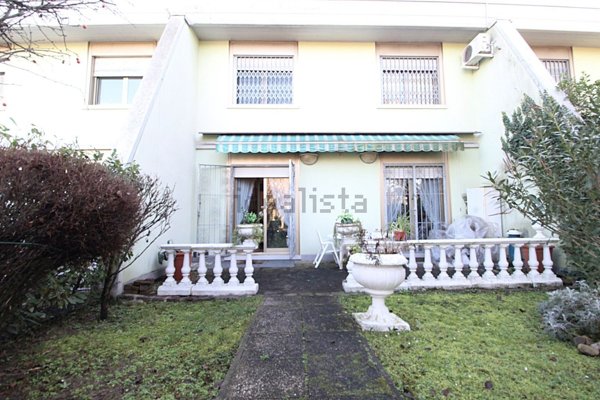 casa indipendente in vendita a Modena