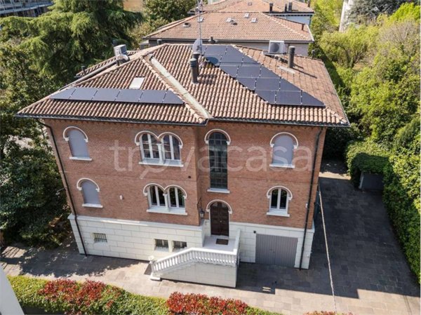 casa indipendente in vendita a Modena in zona Amendola