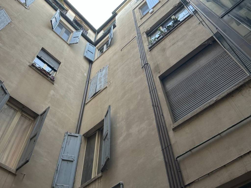 appartamento in vendita a Modena in zona Centro Storico