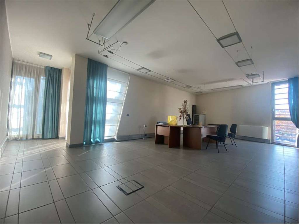 ufficio in vendita a Modena in zona Cittanova