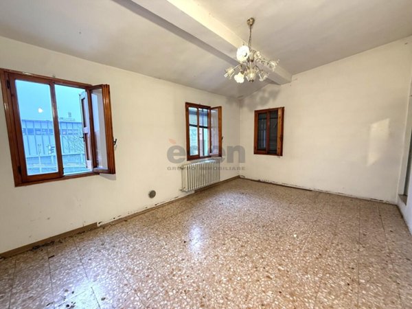appartamento in vendita a Modena in zona Madonnina / Quattro Ville