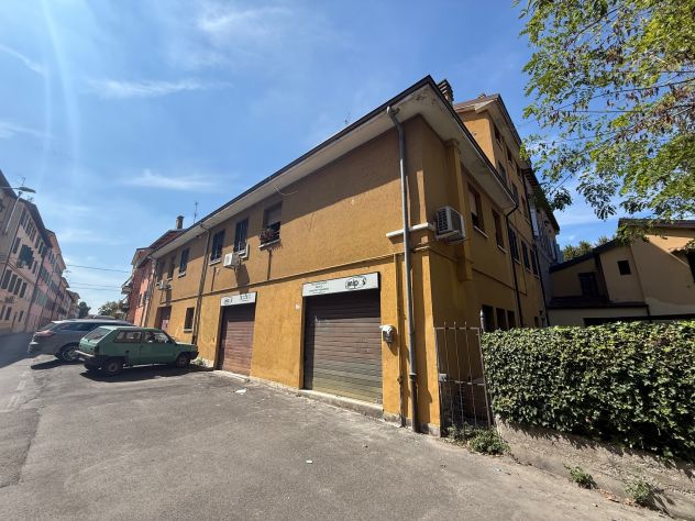 locale commerciale in vendita a Modena in zona San Lazzaro / Modena Est